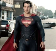 Der ultimative Showdown nimmt seinen Lauf: Superman (Henry Cavill) und B&ouml;sewicht General Zod stehen sich im letzten Kampf von Angesicht zu Angesicht gegen&uuml;ber. Kann Clark den verr&uuml;cktgewordenen Schurken schlagen oder wird dieser die Erde vollst&auml;ndig zerst&ouml;ren?