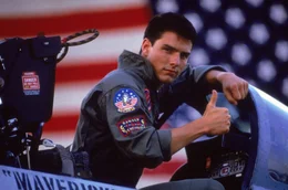 Pete Mitchell (Tom Cruise), Fliegername 'Maverick', ist stolz, als Navy-Pilot in der Elitetruppe Top Gun einen F14 Kampfjet fliegen zu d&uuml;rfen ...