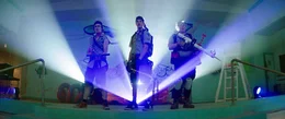 Die drei Freunde und &uuml;berzeugte Pfadfinder Augie (Joey Morgan, r.), Carter (Logan Miller, l.) und Ben (Tye Sheridan, M.) m&uuml;ssen all ihre F&auml;higkeiten abrufen, um die Welt vor einer Bedrohung zu retten, f&uuml;r die noch kein Pfadfinderabzeichen erfunden wurde ...