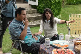 Behind the scene: Jos&eacute; (Michael Pena) und Alejandra M&aacute;rquez Abella