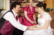 Sein Ziel: Die Zehn-Millionen-Marke knacken und "Meilenk&ouml;nig" werden. Doch anl&auml;sslich der Hochzeit seiner Nichte Julie (Melanie Lynskey, r.) mit Jim (Danny McBride, l.) erkennt Ryan, dass etwas Entscheidendes in seinem Leben fehlt: Liebe, Freundschaft und eine Familie ...