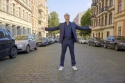Er ist der Albtraum eines jeden Mieters: der skrupellose Immobilieninvestor. In der ARD Story „Crashkurs für Immobilienhaie" schlüpft Schauspieler Matthias Matschke in die Rolle eines hemmungslos profitgierigen Immobilienhais.