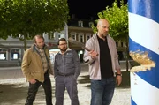 Simmerl (Stephan Zinner, re.), Flötzinger (Daniel Christensen, Mitte) und Wolfi (Max Schmidt)
