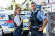 Hauptkommissarin Kerstin Klar (Fiona Coors) hat etwas entdeckt. Hauptkommissarin Kerstin Klar (Fiona Coors) hat etwas entdeckt.