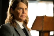 RESIDENT ALIEN -- "Here Comes My Baby" Episode 307 -- Pictured: Linda Hamilton as General Eleanor Wright