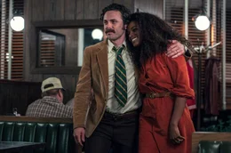 Der Provinzpolizist Hunt (Casey Affleck) und sein Frau Maureen (Tika Sumpter) begegnen dem Bankr&auml;uber zuf&auml;llig.