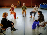 Anja (Annette Frier), Nele (Magdalena Laubisch), Dennis (Anselm Bresgott), Ben (Dimitri Abold), Zo&eacute; (Malaya Takeda)