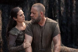 Naameh (Jennifer Connelly, l.) ist entsetzt, als ihr Mann Noah (Russell Crowe, r.) glaubt, dass er und seine Familie es nicht verdient h&auml;tten, Gottes bevorstehende Sintflut auf der Arche zu &uuml;berleben. Wird der tiefgl&auml;ubige Noah wirklich seine eigenen Kinder opfern?