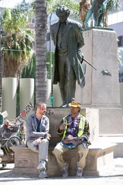 Auf der Suche nach einem Thema f&uuml;r seine neuste Kolumne streift Steve Lopez (Robert Downey Jr., l.) durch die Stra&szlig;en L.A.s und wird pl&ouml;tzlich magisch von den Kl&auml;ngen des Violinisten Nathaniel Ayers (Jamie Foxx, r.) angezogen. Aus dieser Begegnung entwickelt sich schlie&szlig;lich mehr als nur eine berufliche Beziehung ...