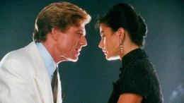 Der Milliard&auml;r John Gage (Robert Redford) will Diana (Demi Moore) verf&uuml;hren.