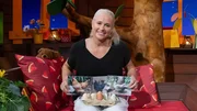 Singa bekommt ein Video, in dem ihr Hühner gezeigt werden. Sie erklärt, wie man erkennen kann, welches Ei von welchem Huhn gelegt wurde.