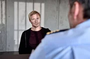 Vehement bestreitet Martin Höfer (Christoph von Friedl) im Verhör den Mord an Ferch. Vehement bestreitet Martin Höfer (Christoph von Friedl) im Verhör den Mord an Ferch.