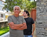 Sao Thome, Brasilien: Mr. Tata und Eduardo bereiten sich auf das Interview mit dem Team vor.