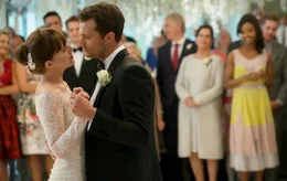 Dakota Johnson (Anastasia Steele), Jamie Dornan (Christian Grey).