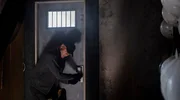 Undercover-Ermittler Alex Pollack (Hannes Jaenicke) steht unter Mordverdacht und taucht unter.