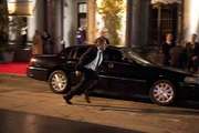 Dr. Cal Lightman (Tim Roth)
