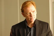 Horatio (David Caruso) und sein Team m&uuml;ssen den t&ouml;dlichen Brandanschlag auf ein P&auml;rchen aufkl&auml;ren. Ein Hautfetzen aus dem Mund des verbrannten Mannes f&uuml;hrt die Ermittler auf die Spur eines geprellten Gesch&auml;ftspartners...