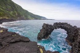 Bizarre Lavaklippen &ndash; die neun Inseln der Azoren sind vulkanischen Ursprungs.