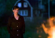 Irene Huss (Angela Kovacs) sucht einen pyromanischen Täter. Irene Huss (Angela Kovacs) sucht einen pyromanischen Täter.