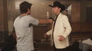 Nate Ford (Timothy Hutton) und Michael Clark (Devon Graya, r.)