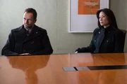 Ermitteln in einem neuen Fall: Sherlock Holmes (Jonny Lee Miller, l.) und Dr. Joan Watson (Lucy Liu, r.) ...