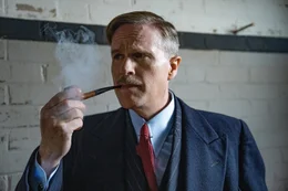 Cary Elwes als Brigadegeneral Gubbins 'M'