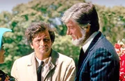 Lt. Columbo (Peter Falk, l.) hat schon am Anfang seiner Ermittlung einige Schwachstellen in Paul Galeskos (Dick Van Dyke) Plan gefunden.