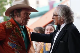 v.li.: Duke Montana (Tommy Lee Jones), Max Barber (Robert De Niro)