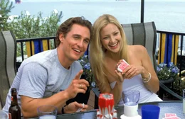 W&auml;hrend Journalistin Andie (Kate Hudson, r.) f&uuml;r einen Artikel recherchiert, wie m&uuml;helos sich ein Lover abservieren l&auml;sst, will Werbeagent Benjamin (Matthew McConaughey, l.) hingegen zeigen, dass sich jede Frau auf k&uuml;rzestem Weg in ihn verliebt. Ein Frontalzusammensto&szlig; ist programmiert ...