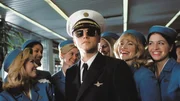 Als Scheckbetr&uuml;ger und Hochstapler f&uuml;hrt Frank Abagnale Jr. (Leonardo DiCaprio) jahrelang das FBI an der Nase herum.