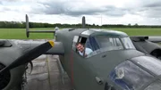 Arthur Williams im Cockpit der B-25. Die B-25 war an der Bombardierung von Monte Cassino im Februar 1944 beteiligt. (National Geographic für Disney/Johnny Shipley) Arthur Williams im Cockpit der B-25. Die B-25 war an der Bombardierung von Monte Cassino im Februar 1944 beteiligt. (National Geographic für Disney/Johnny Shipley)