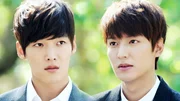 Kim Won (Choi Jin-hyuk, l.) und Kim Tan (Lee Min-ho, r.)