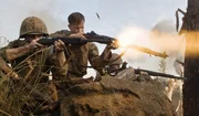 Nach dem Verlust von Iwojima war Okinawa für die Japaner die letzte Bastion im Pazifik. Mittendrin die beiden jungen Marines Bill Leyden (Brendan Fletcher, l.) und Eugene Sledge (Joe Mazzello, r.).