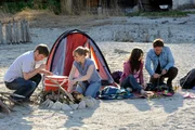 DAHOAM IS DAHOAM Folge 337 "Ohne Worte". Ludwig will seine Vorbehalte gegen Alex bei einem gemeinsamen Campingausflug abbauen. Von links: Ludwig Brunner (Martin Wenzl), Caro Ertl (Teresa Rizos), Saskia Brunner (Joyce Ilg) und Alex Staudinger (Maik van Epple). DAHOAM IS DAHOAM Folge 337 "Ohne Worte". Ludwig will seine Vorbehalte gegen Alex bei einem gemeinsamen Campingausflug abbauen. Von links: Ludwig Brunner (Martin Wenzl), Caro Ertl (Teresa Rizos), Saskia Brunner (Joyce Ilg) und Alex Staudinger (Maik van Epple).