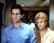 Jessica (Angela Lansbury) unterst&uuml;tzt Del (Michael Spound), dessen Frau ermordet wurde.