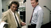 Lt. Columbo (Peter Falk, li.) sucht Col. Frankie Brailie (Robert Foxworth) in seinem Büro auf. Er hat noch einige Fragen zum Tod von Major Keegan. Lt. Columbo (Peter Falk, li.) sucht Col. Frankie Brailie (Robert Foxworth) in seinem Büro auf. Er hat noch einige Fragen zum Tod von Major Keegan.