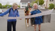 Ab durch die Mitte - WDR-Moderatorin Sabine Heinrich reist durch NRW und tourt mit den Freizeit-Römern Frank Kellner (re) und Gerd Kohl (Mitte) durch die Eifel.