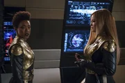 Michael Burnham (Sonequa Martin-Green) und Sylvia Tilly (Mary Wiseman)