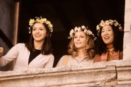 L-R: Chiara (Giulia Steigerwalt), Frances (Diane Lane), Patti (Sandra Oh)