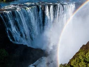 Unterhalb der Viktoriaf&auml;lle beginnt die Batoka-Schlucht: ein riesiger Zickzack-Trog, den der Fluss durch das Basaltplateau gefr&auml;st hat.