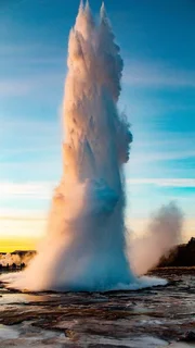 Wassergeysir +++ Die Verwendung des sendungsbezogenen Materials ist nur mit dem Hinweis und Verlinkung auf RTL+ gestattet. +++