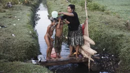 Sharil und Sharul werden gewaschen
