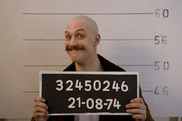 Charles Bronson (Tom Hardy)