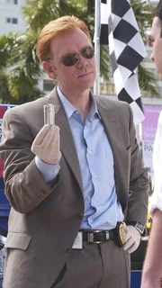 Bei ihren Ermittlungen bemerken Horatio (David Caruso) und sein Team schnell, dass in dem erfolgreichen Rennstall ein gro&szlig;er Konkurrenzkampf besteht. Als sich auch noch herausstellt, dass die L&ouml;schanlage der abgebrannten Box mit Absicht verstopft wurde, wird klar, dass es sich nicht um einen Unfall, sondern um Mord handelt.