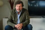 Friedemann Berg (Hans-Jochen Wagner) will herausfinden, was im Haus der Vogts vor sich ging.
