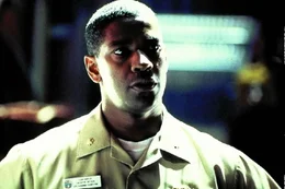 Lt. Commander Ron Hunter (Denzel Washington)