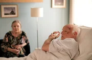 Zufällig ist Hildegard Marquardt (Doris Kunstmann) Olivier Laché (Dietrich Hollinderbäumer) wiederbegegnet, ein Heiratsschwindler, der sich mit ihrem Geld auf und davon gemacht hat.