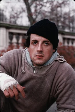 Als der begeisterte Amateurboxer Rocky Balboa (Sylvester Stallone) die Chance erh&auml;lt, gegen den amtierenden Schwergewichtweltmeisters Apollo Creed zu k&auml;mpfen, beginnt er ein eisenhartes Training ...