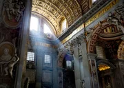 F&uuml;r viele Kritiker ist die erzkonservative, katholische Gemeinschaft "Opus Dei" ("Werk Gottes") eine teuflische Sekte. "Opus Dei" hat jedoch ein v&ouml;llig anderes und positives Selbstbild.