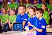 Das blaue Team aus Darmstadt/Deutschland passt genau auf.